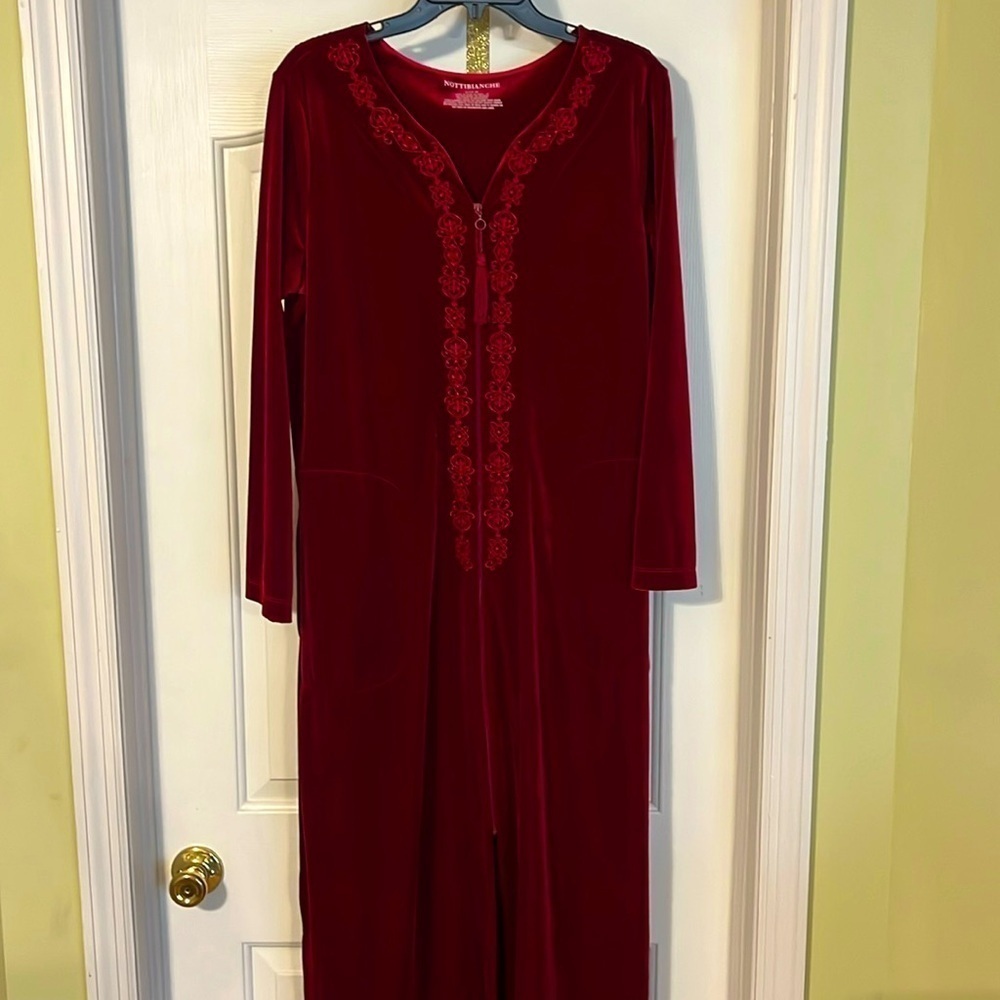 Nottibianche velour robe size M full length zip front 2 side pockets